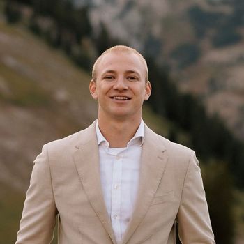 Portrait of Jaden Park, Realtor®.